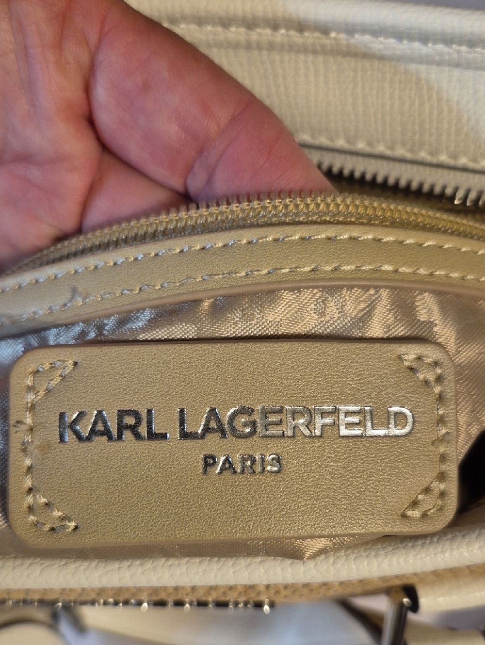 Karl Lagerfeld Tote with Heart Coin Pouch New - Picture 9 of 14